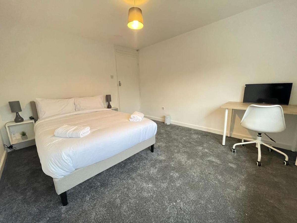 Spacious Bedroom In Beckton Лондон Экстерьер фото