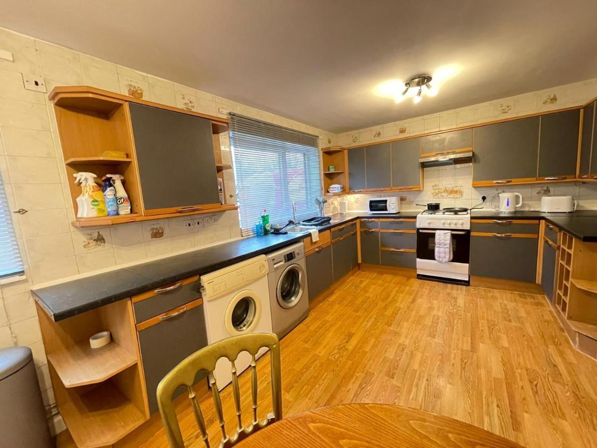 Spacious Bedroom In Beckton Лондон Экстерьер фото