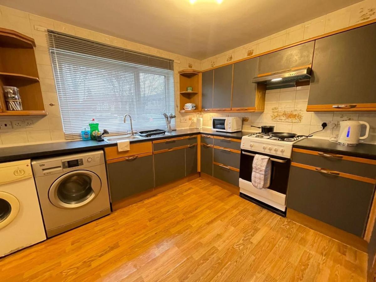 Spacious Bedroom In Beckton Лондон Экстерьер фото
